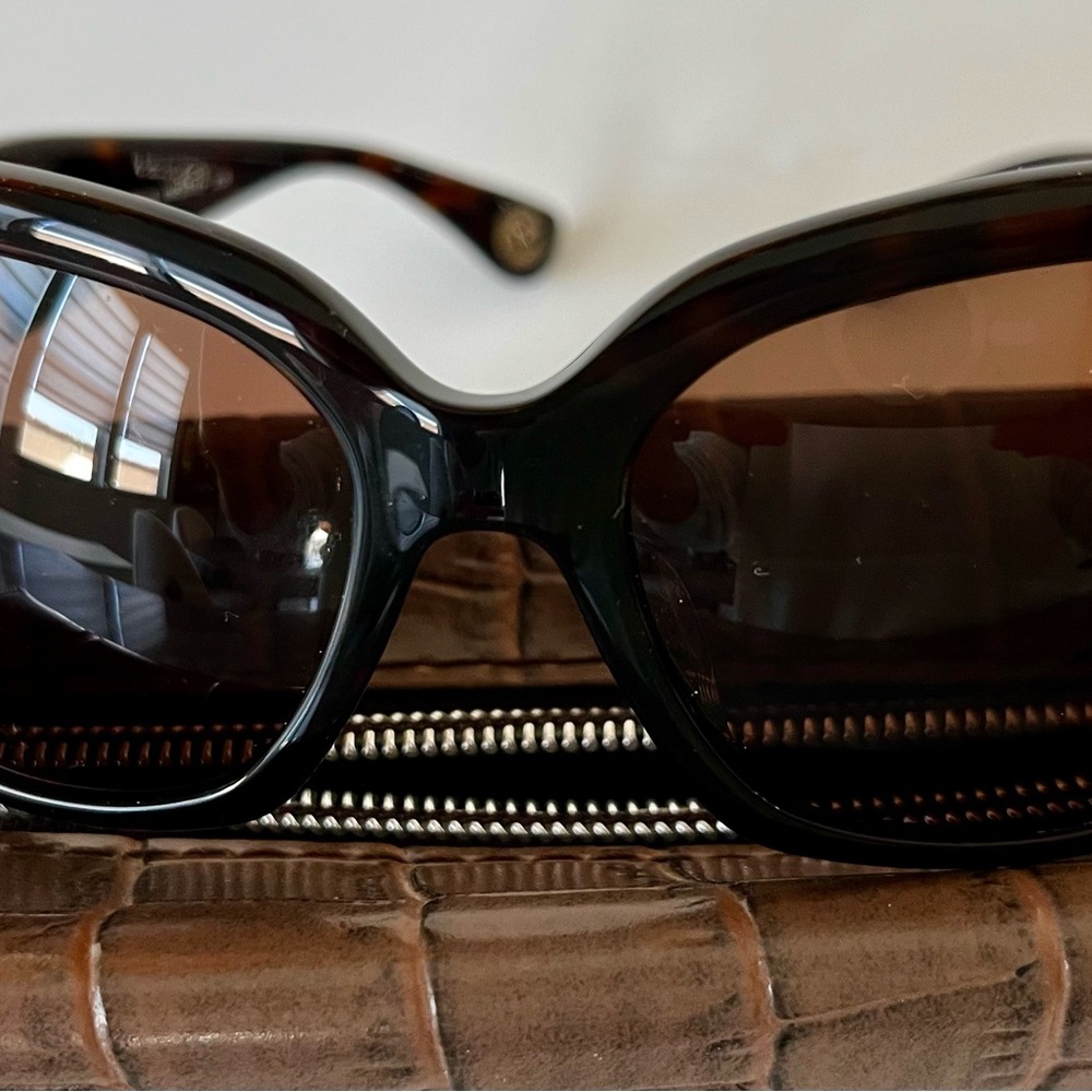 Michael Kors Davos Sunglasses w/case & cloth EUC
Model MKS578